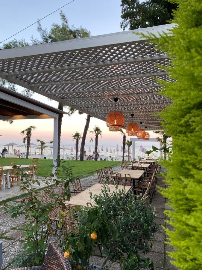 Oceana Beach Hotel 帕拉利亚潘塔利莫诺斯 外观 照片