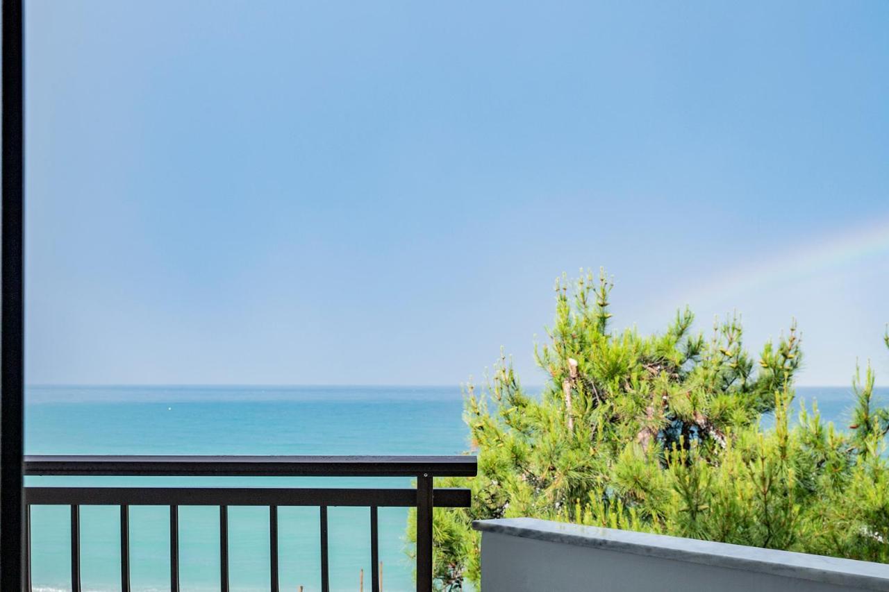 Oceana Beach Hotel 帕拉利亚潘塔利莫诺斯 外观 照片