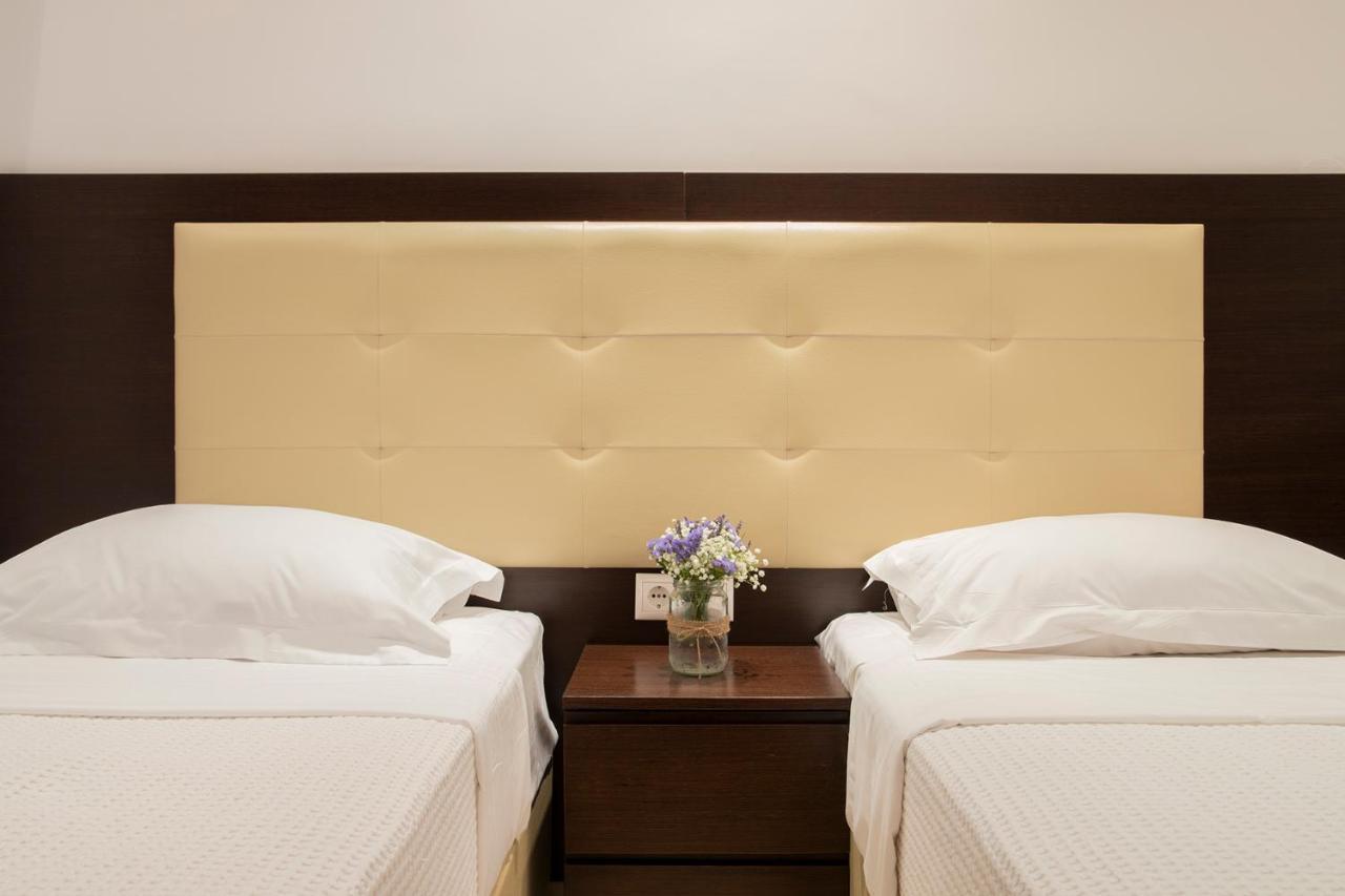 Oceana Beach Hotel 帕拉利亚潘塔利莫诺斯 外观 照片