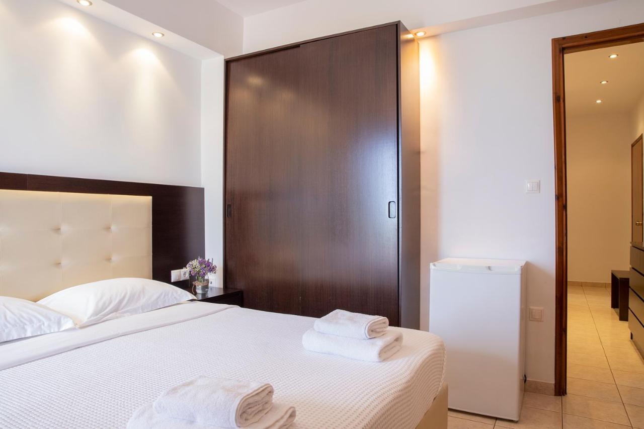 Oceana Beach Hotel 帕拉利亚潘塔利莫诺斯 外观 照片