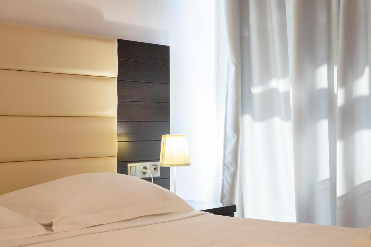 Oceana Beach Hotel 帕拉利亚潘塔利莫诺斯 外观 照片
